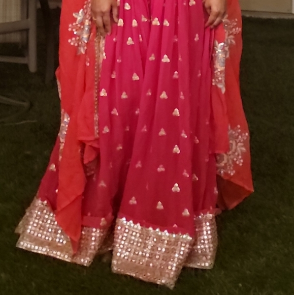 Fuschia pink palazzo set with bustier and floral motif cepe - Picture 6 of 6